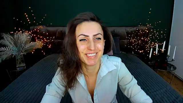 Snapshot of Rebecca_Diamond chatting on 02/22/26, 07:08 Rebecca Diamond online show from 02/22/26, 07:08