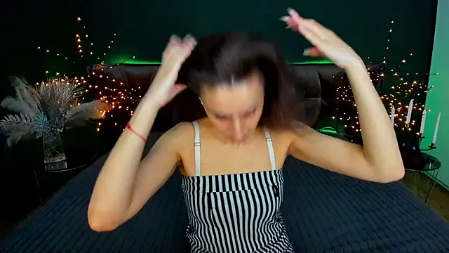 Snapshot of Rebecca_Diamond chatting on 02/23/26, 07:06 Rebecca Diamond online show from 02/23/26, 07:06