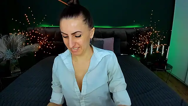 Snapshot of Rebecca_Diamond chatting on 02/26/26, 06:45 Rebecca Diamond online show from 02/26/26, 06:45