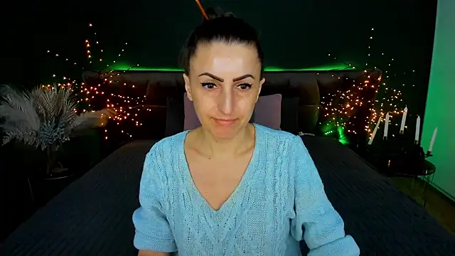 Snapshot of Rebecca_Diamond chatting on 03/01/26, 06:26 Rebecca Diamond online show from 03/01/26, 06:26