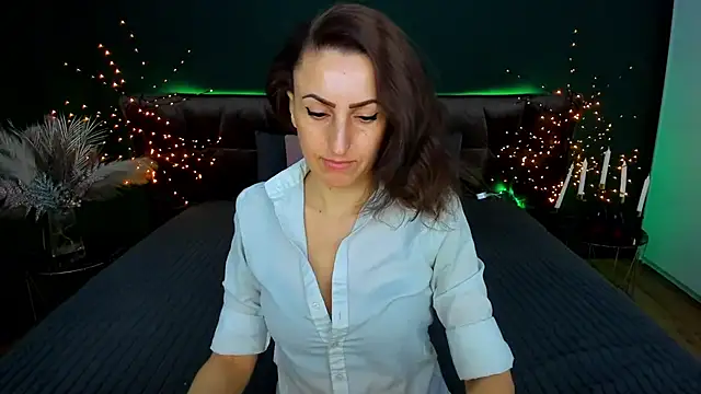 Snapshot of Rebecca_Diamond chatting on 03/02/26, 06:47 Rebecca Diamond online show from 03/02/26, 06:47