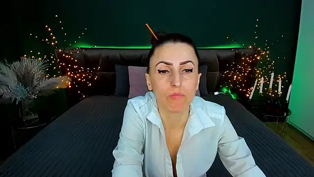 Snapshot of Rebecca_Diamond chatting on 03/02/26, 07:26 Rebecca Diamond online show from 03/02/26, 07:26