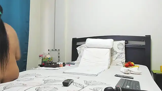 mara2020 69 online show from 10/16/25, 02:51