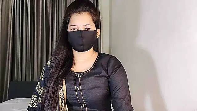 YourLovelyQueen online show from 01/13/25, 05:23