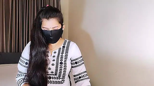 YourLovelyQueen online show from 03/12/25, 02:20