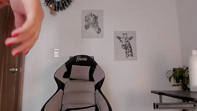 Hanna Risso online show from 12/05/25, 05:20