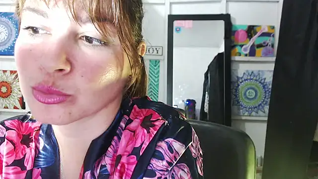 Snapshot of solamatista11 chatting on 09/27/25, 06:35 solamatista11 online show from 09/27/25, 06:35