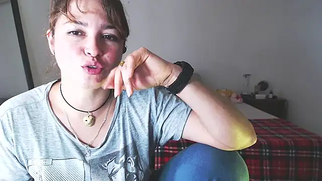 Snapshot of solamatista11 chatting on 11/26/25, 08:43 solamatista11 online show from 11/26/25, 08:43