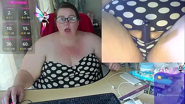 Snapshot of Iceprincess2bad4u chatting on 12/08/24, 02:41 Iceprincess2bad4u online show from 12/08/24, 02:41