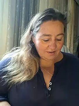 Snapshot of Iceprincess2bad4u chatting on 01/11/25, 06:24 Iceprincess2bad4u online show from 01/11/25, 06:24