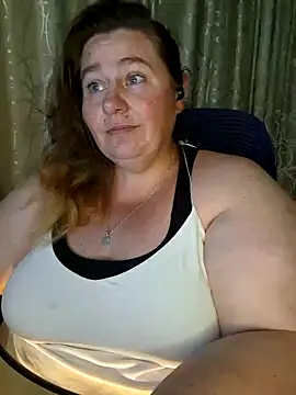 Snapshot of Iceprincess2bad4u chatting on 02/04/25, 06:06 Iceprincess2bad4u online show from 02/04/25, 06:06