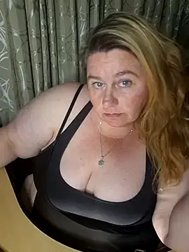 Snapshot of Iceprincess2bad4u chatting on 10/15/25, 06:41 Iceprincess2bad4u online show from 10/15/25, 06:41