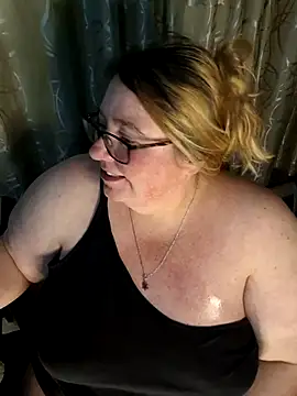 Snapshot of Iceprincess2bad4u chatting on 06/16/26, 06:21 Iceprincess2bad4u online show from 06/16/26, 06:21