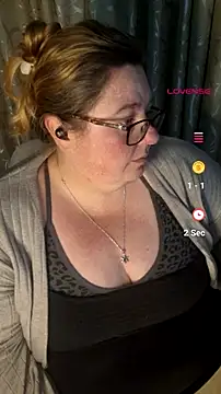 Snapshot of Iceprincess2bad4u chatting on 07/12/26, 04:03 Iceprincess2bad4u online show from 07/12/26, 04:03