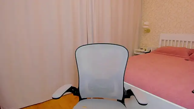 Snapshot of FieryHeart chatting on 10/13/25, 07:03 FieryHeart online show from 10/13/25, 07:03