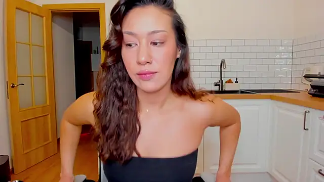 Snapshot of FieryHeart chatting on 12/14/25, 12:54 FieryHeart online show from 12/14/25, 12:54