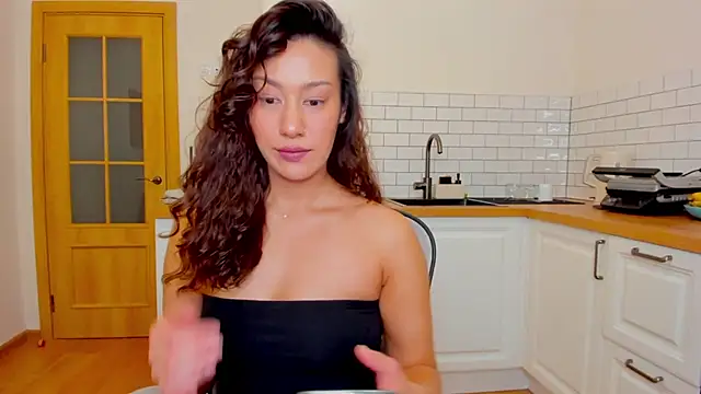 Snapshot of FieryHeart chatting on 12/18/25, 06:03 FieryHeart online show from 12/18/25, 06:03