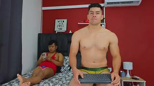 Snapshot of FelipeAndMarcello3 chatting on 01/27/25, 02:35 FelipeAndMarcello3 online show from 01/27/25, 02:35