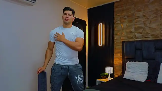 Snapshot of FelipeAndMarcello3 chatting on 02/12/25, 11:09 FelipeAndMarcello3 online show from 02/12/25, 11:09