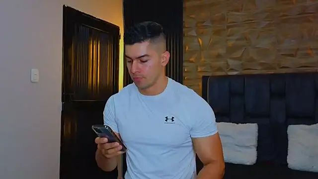 Snapshot of FelipeAndMarcello3 chatting on 02/14/25, 10:47 FelipeAndMarcello3 online show from 02/14/25, 10:47