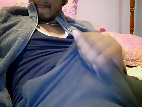 Snapshot of piratess chatting on 12/29/24, 01:02 piratess online show from 12/29/24, 01:02