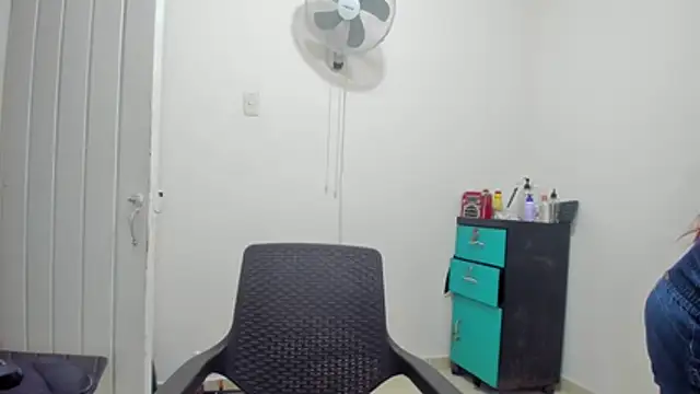 HUGEBOOBS MILF online show from 05/26/26, 12:45