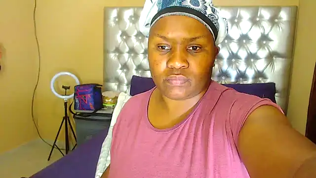 Snapshot of missboobsxx chatting on 10/29/25, 12:29 missboobsxx online show from 10/29/25, 12:29