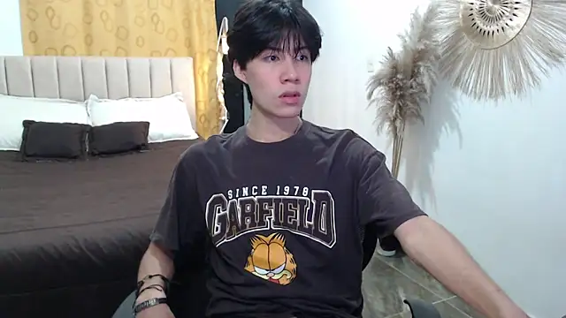 Elio-cam online show from 11/21/25, 04:33