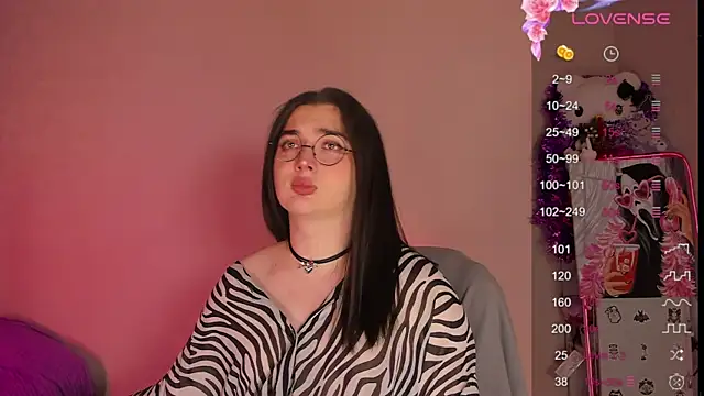 YsabellViveris online show from 01/08/25, 06:52