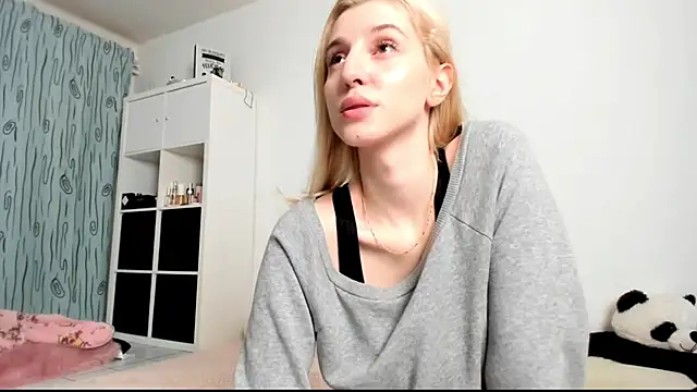 KenzieDawton online show from 12/17/24, 07:04