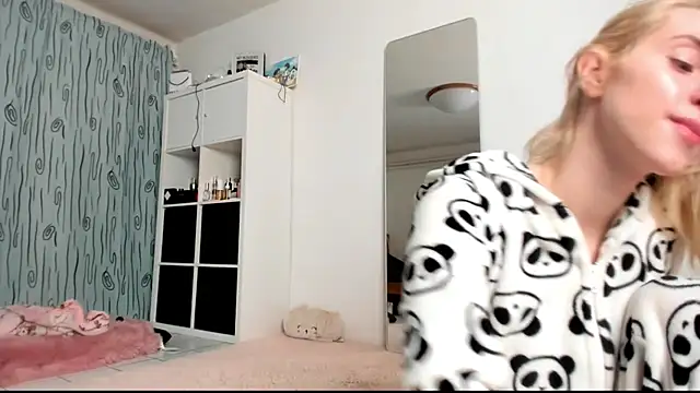 KenzieDawton online show from 01/11/25, 05:20