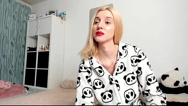 KenzieDawton online show from 01/12/25, 05:03