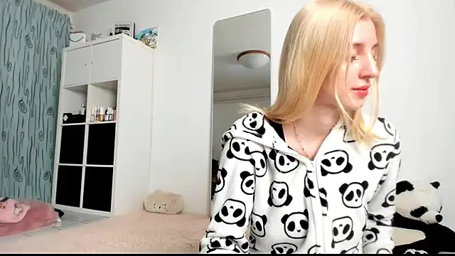 KenzieDawton online show from 02/03/25, 05:29