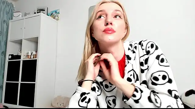 KenzieDawton online show from 02/05/25, 05:09