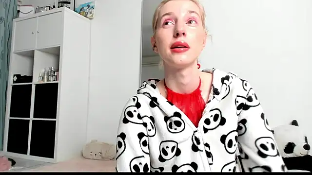 KenzieDawton online show from 03/08/25, 06:54