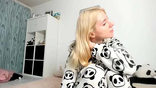 KenzieDawton online show from 10/10/25, 06:01