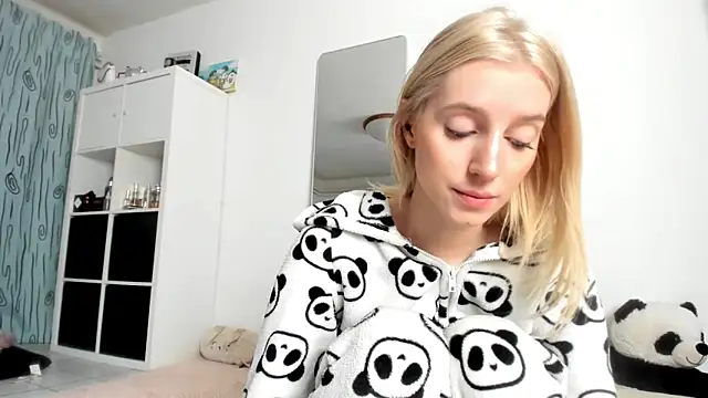 KenzieDawton online show from 10/26/25, 04:29