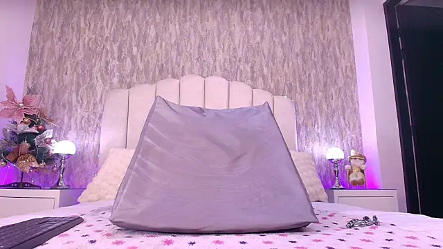 raven lilith  online show from 12/17/25, 03:12