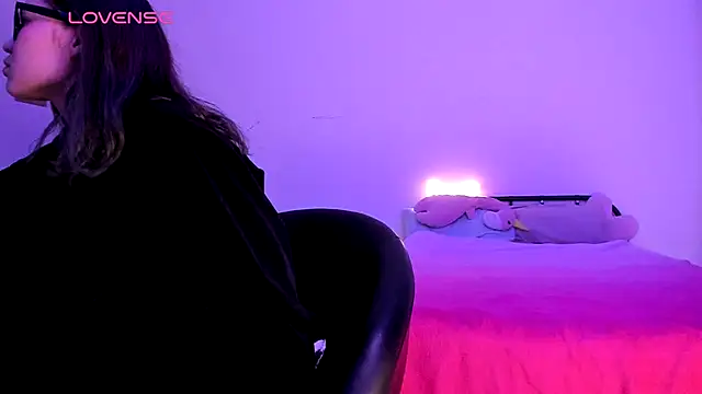 Snapshot of Milena_joline chatting on 10/28/25, 02:42 Milena joline online show from 10/28/25, 02:42