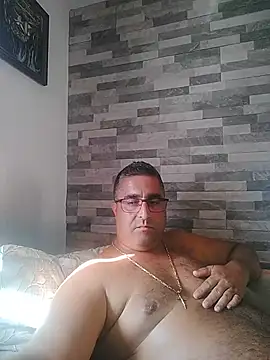 ADRIAN ADI40 online show from 08/02/26, 02:04