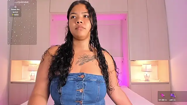 Snapshot of SophiaaStone chatting on 01/25/25, 11:44 SophiaaStone online show from 01/25/25, 11:44