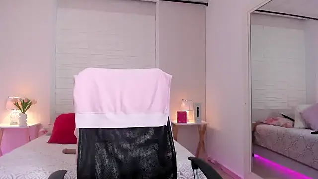 SophiaaStone online show from 03/28/26, 12:05