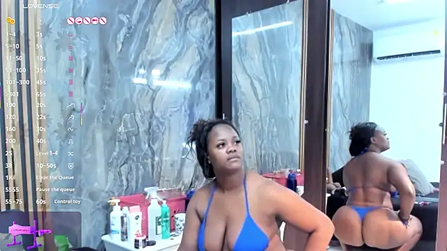 LauraSaenz01 online show from 03/02/25, 03:24