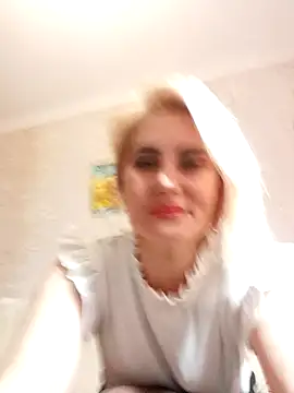 Snapshot of JennyOMay chatting on 12/20/24, 03:03 JennyOMay online show from 12/20/24, 03:03