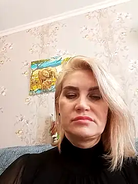 Snapshot of JennyOMay chatting on 02/14/25, 05:19 JennyOMay online show from 02/14/25, 05:19