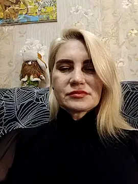 Snapshot of JennyOMay chatting on 10/28/25, 03:58 JennyOMay online show from 10/28/25, 03:58