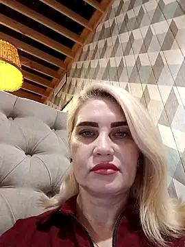 Snapshot of JennyOMay chatting on 11/15/25, 05:27 JennyOMay online show from 11/15/25, 05:27