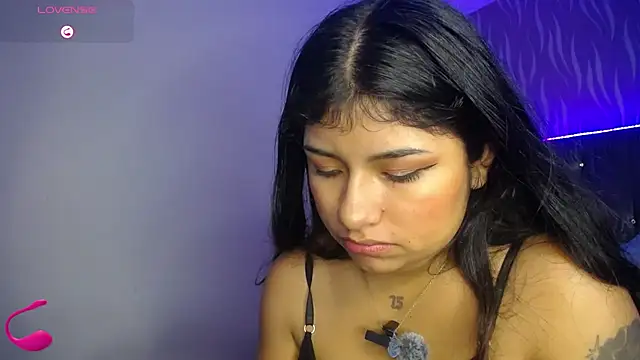 Snapshot of ChantalPetit chatting on 07/12/26, 12:07 ChantalPetit online show from 07/12/26, 12:07