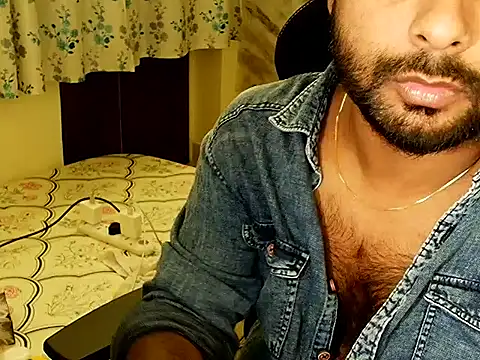 Snapshot of SHENOY3 chatting on 09/18/25, 06:10 SHENOY3 online show from 09/18/25, 06:10