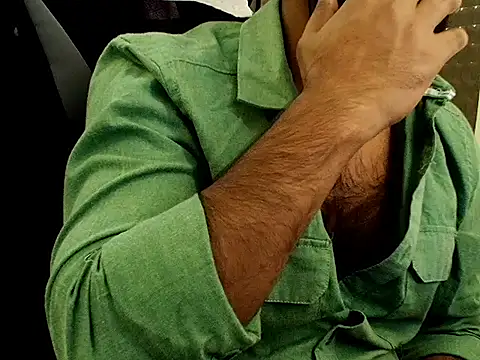 Snapshot of SHENOY3 chatting on 11/24/25, 06:29 SHENOY3 online show from 11/24/25, 06:29